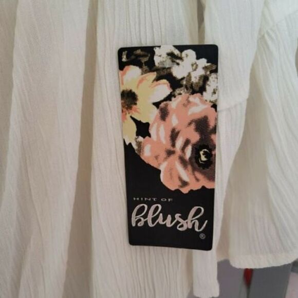 NWT Hint of Blush Boho Top Off the Shoulder Top with Embroidered Detail Size Med - Picture 6 of 9
